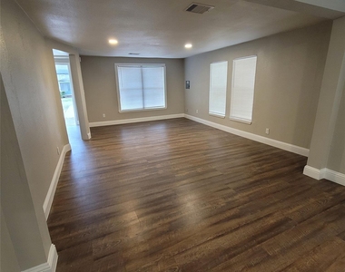 6810 Bleker Street - Photo Thumbnail 25