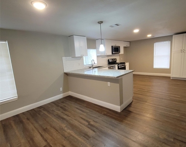 6810 Bleker Street - Photo Thumbnail 26