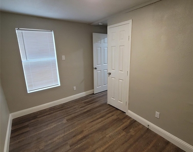 6810 Bleker Street - Photo Thumbnail 3