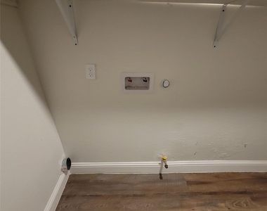 6810 Bleker Street - Photo Thumbnail 21