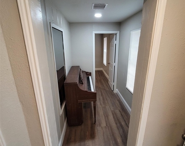 6810 Bleker Street - Photo Thumbnail 1