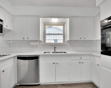 10513 Moorberry Lane - Photo Thumbnail 12