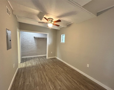 219 Marshall Street - Photo Thumbnail 4