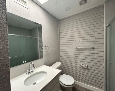 219 Marshall Street - Photo Thumbnail 7