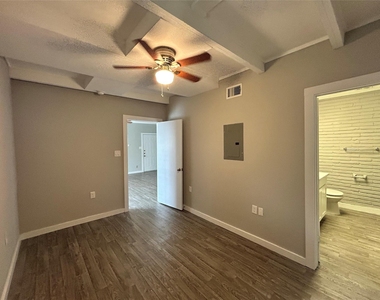 219 Marshall Street - Photo Thumbnail 5