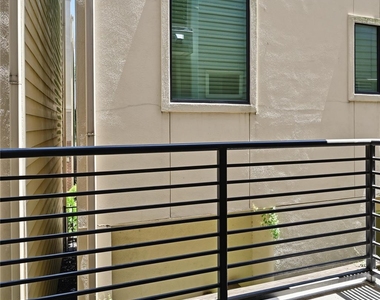 4819 Caroline Street - Photo Thumbnail 10