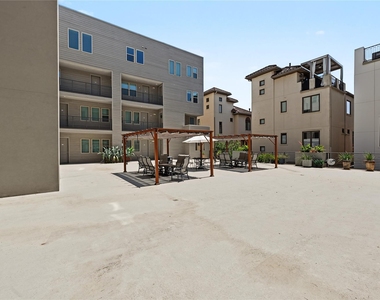 4819 Caroline Street - Photo Thumbnail 8