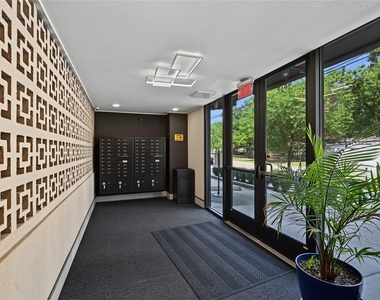 4819 Caroline Street - Photo Thumbnail 4