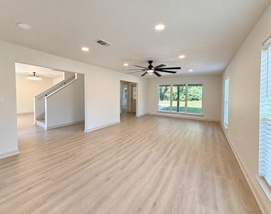 740 River Plantation Drive - Photo Thumbnail 4