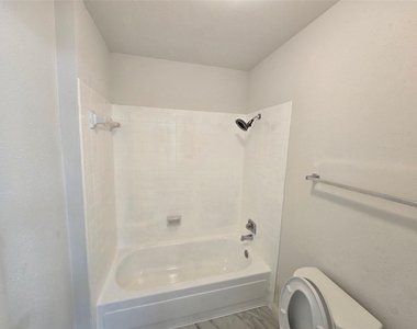 7855 Green Lawn Drive - Photo Thumbnail 27