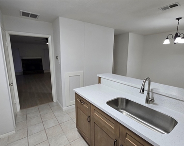 7855 Green Lawn Drive - Photo Thumbnail 16