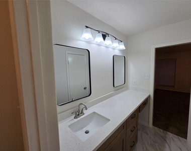 7855 Green Lawn Drive - Photo Thumbnail 28