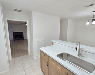 7855 Green Lawn Drive - Photo Thumbnail 17