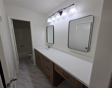 7855 Green Lawn Drive - Photo Thumbnail 24