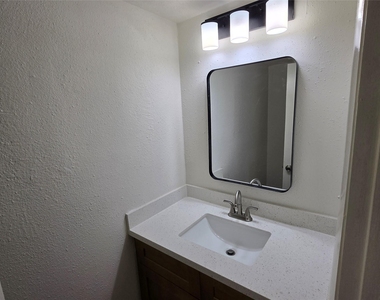 7855 Green Lawn Drive - Photo Thumbnail 10