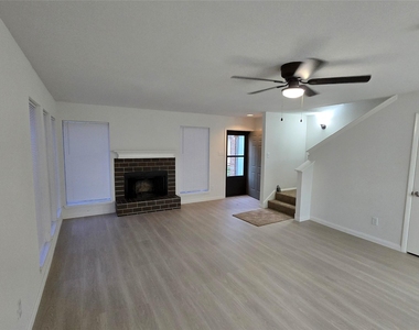7855 Green Lawn Drive - Photo Thumbnail 7