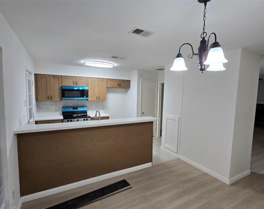 7855 Green Lawn Drive - Photo Thumbnail 12