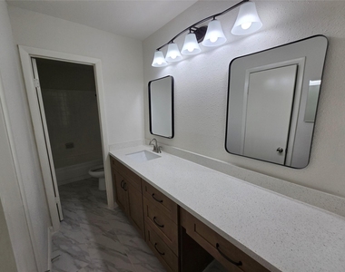 7855 Green Lawn Drive - Photo Thumbnail 25