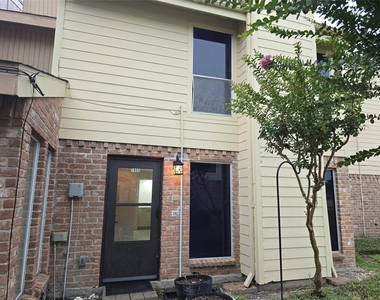 7855 Green Lawn Drive - Photo Thumbnail 6
