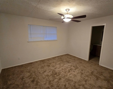 7855 Green Lawn Drive - Photo Thumbnail 31
