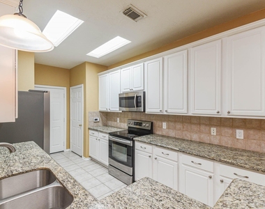 213 E Summerhaze Circle - Photo Thumbnail 13