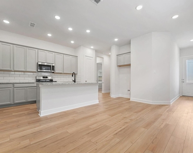 10518 William Park Drive - Photo Thumbnail 2