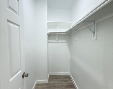 7502 Laura Koppe Road - Photo Thumbnail 12