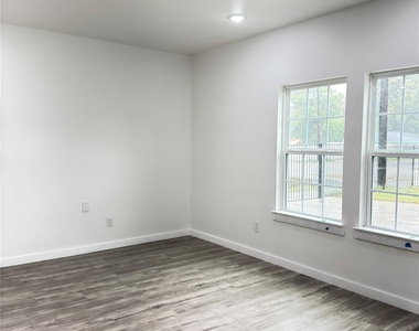 7502 Laura Koppe Road - Photo Thumbnail 6