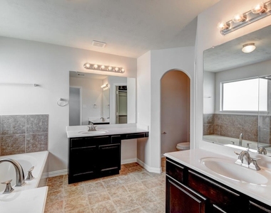 5016 Fjord Court - Photo Thumbnail 14