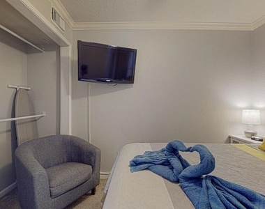 6300 Seawall Boulevard - Photo Thumbnail 1