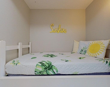 6300 Seawall Boulevard - Photo Thumbnail 3