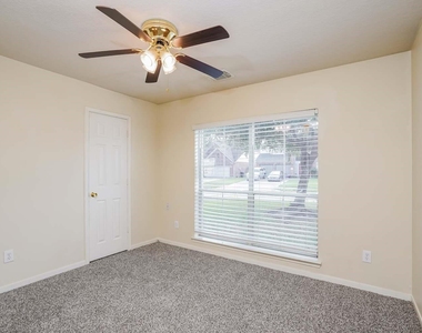 4119 Blue Forest Drive - Photo Thumbnail 8