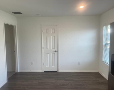 22315 San Damiano Street - Photo Thumbnail 4