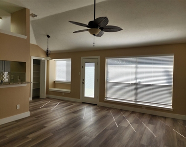 17415 Chamberlain Drive - Photo Thumbnail 6