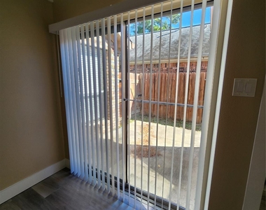 17415 Chamberlain Drive - Photo Thumbnail 8