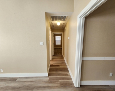 17415 Chamberlain Drive - Photo Thumbnail 3