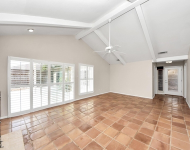 2210 Linea Del Pino Street - Photo Thumbnail 6