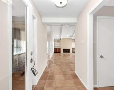 2210 Linea Del Pino Street - Photo Thumbnail 2