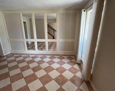 18507 Sweetmeadow Drive - Photo Thumbnail 9