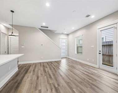 1209 W Tidwell Road - Photo Thumbnail 2