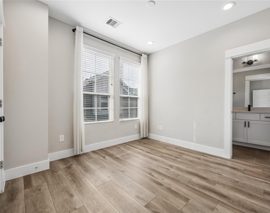 1209 W Tidwell Road - Photo Thumbnail 13