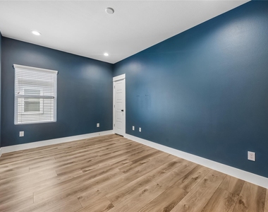 1209 W Tidwell Road - Photo Thumbnail 16