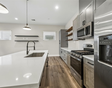 1209 W Tidwell Road - Photo Thumbnail 5