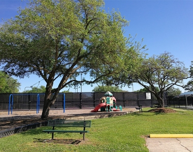 802 Portsmouth Drive - Photo Thumbnail 31