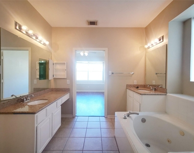 802 Portsmouth Drive - Photo Thumbnail 19