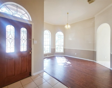 802 Portsmouth Drive - Photo Thumbnail 4