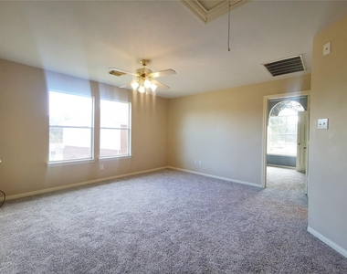 802 Portsmouth Drive - Photo Thumbnail 26