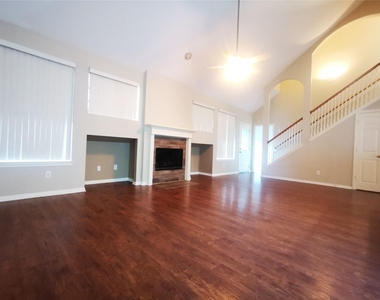 802 Portsmouth Drive - Photo Thumbnail 2