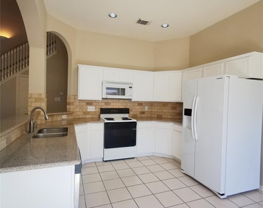 802 Portsmouth Drive - Photo Thumbnail 11
