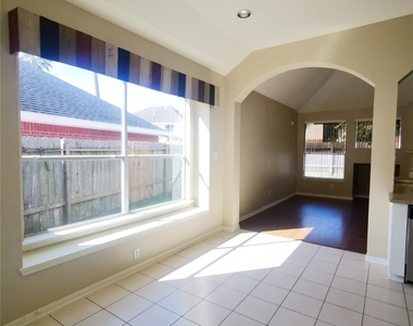 802 Portsmouth Drive - Photo Thumbnail 12